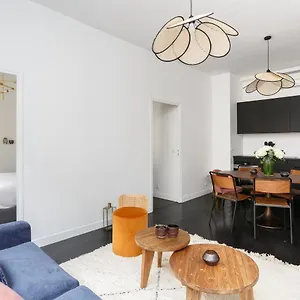Apartment Habitat Parisien - Ponthieu Champs Elysees, Paris