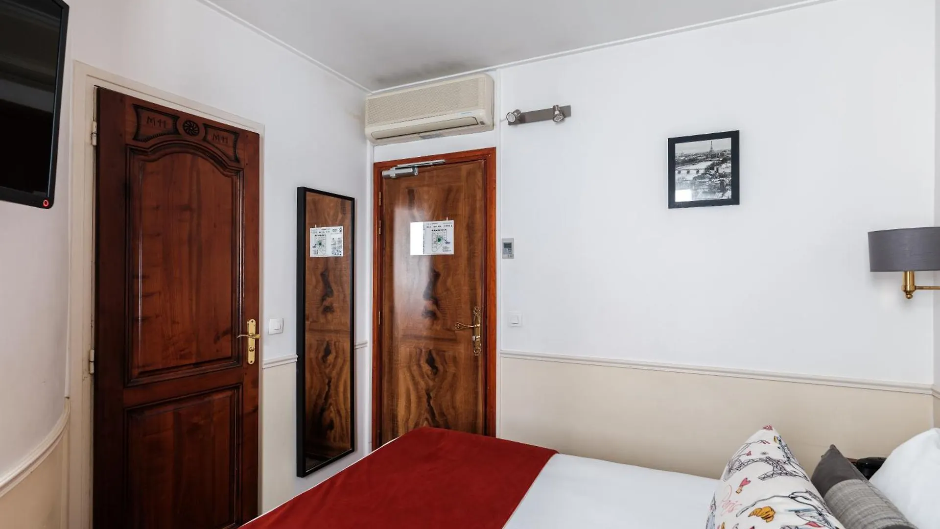 ***  Hotel Minerve Paris France