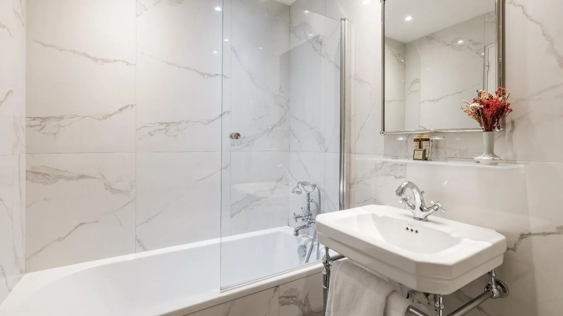 ***  Hotel Minerve Paris France