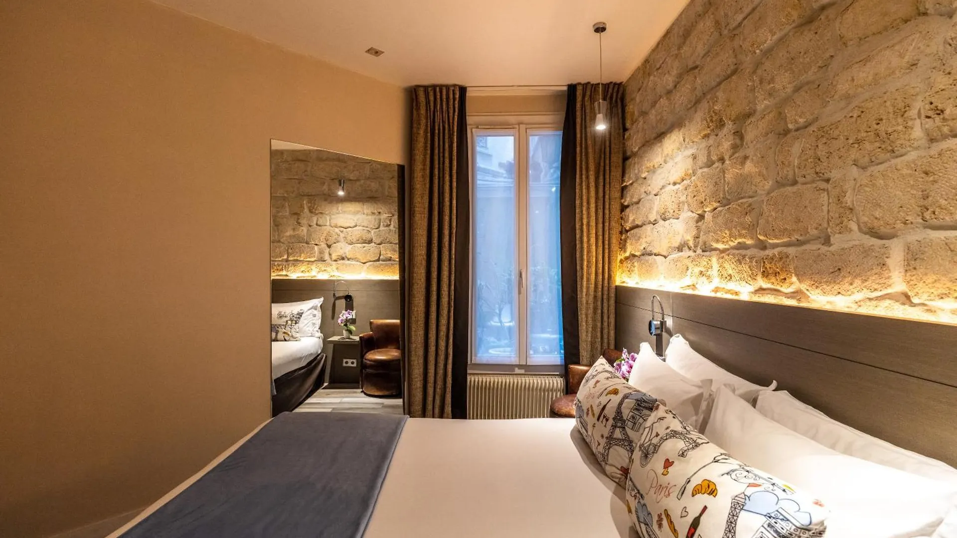 ***  Hotel Minerve Paris France
