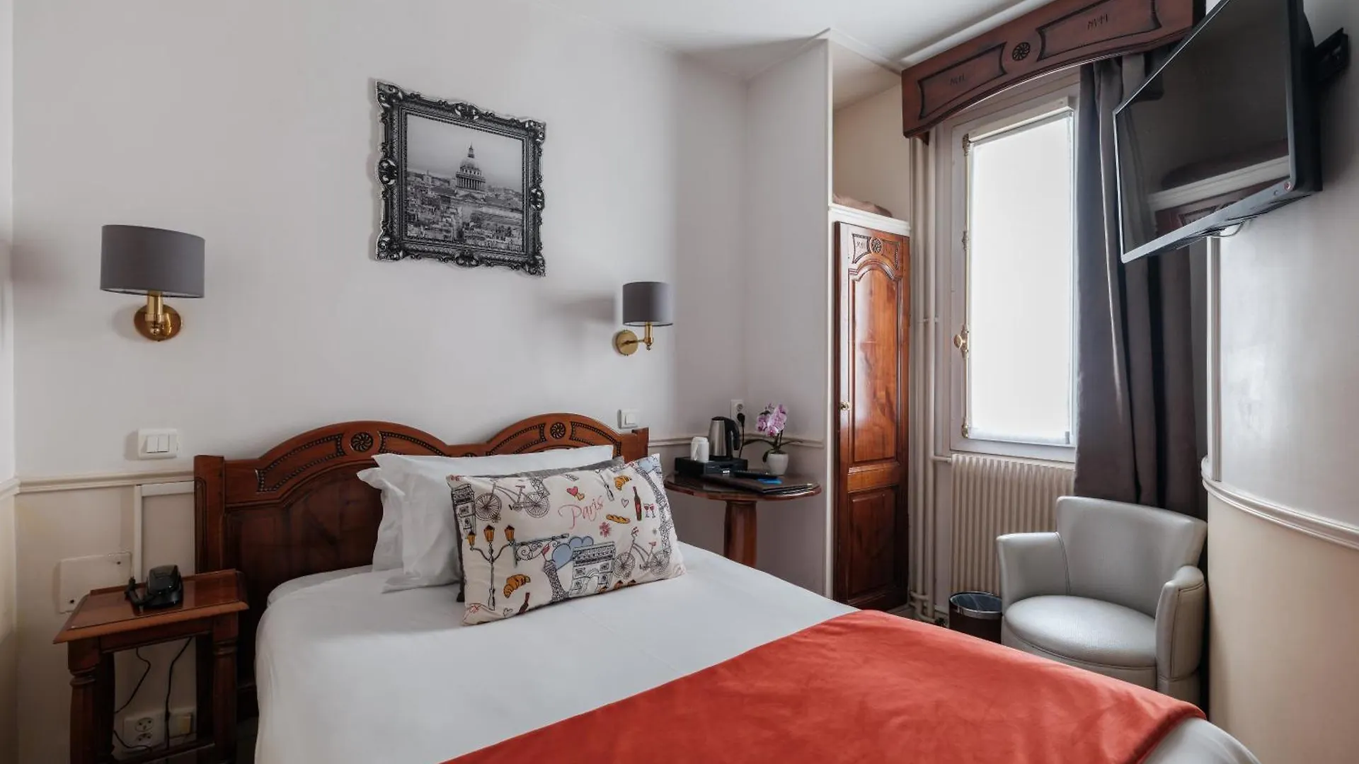 ***  Hotel Minerve Paris France