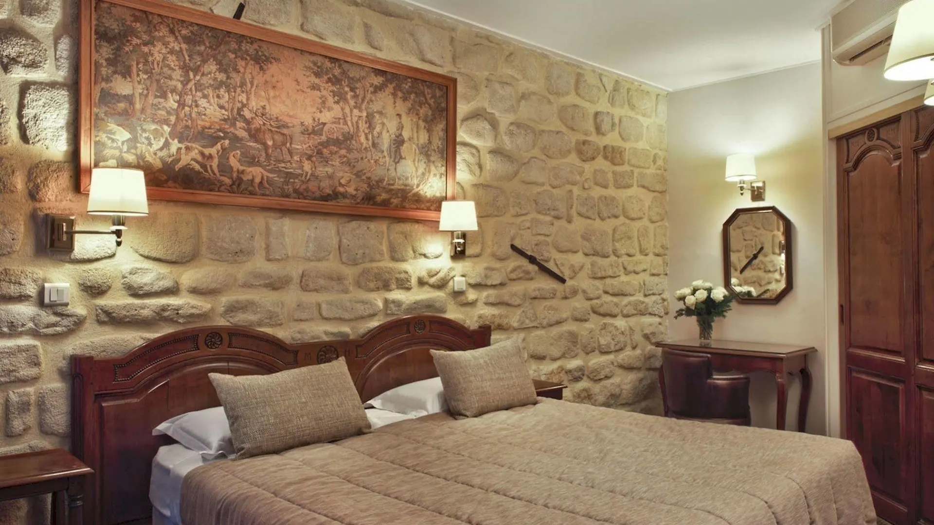 ***  Hotel Minerve Paris France